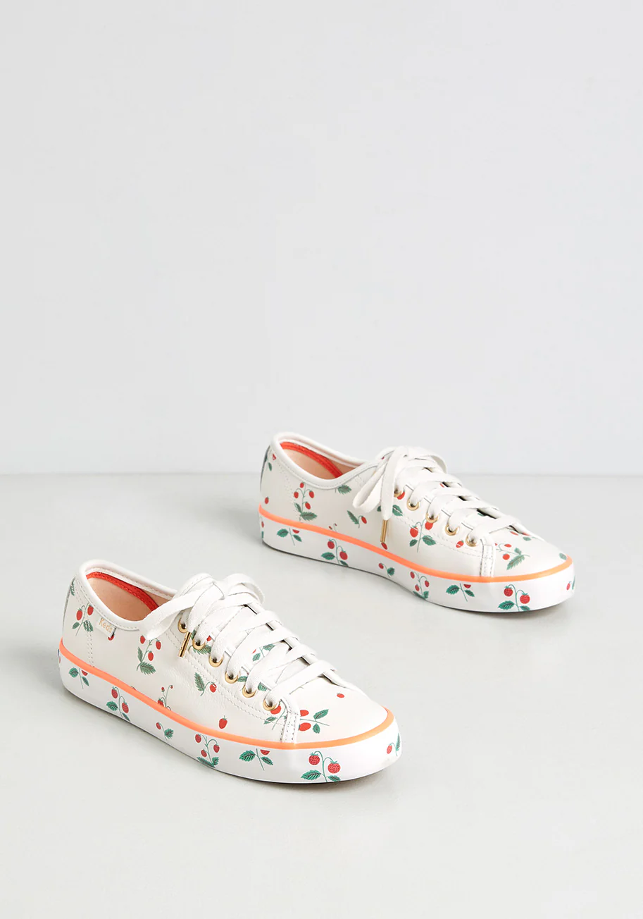 Sweet Baby Strawberries Sneaker - Olabens