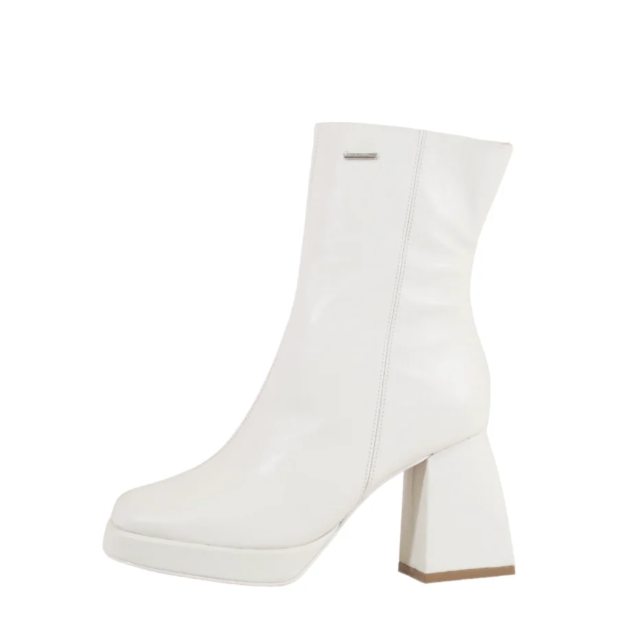 Valerie Molded Leather Booties - Olabens