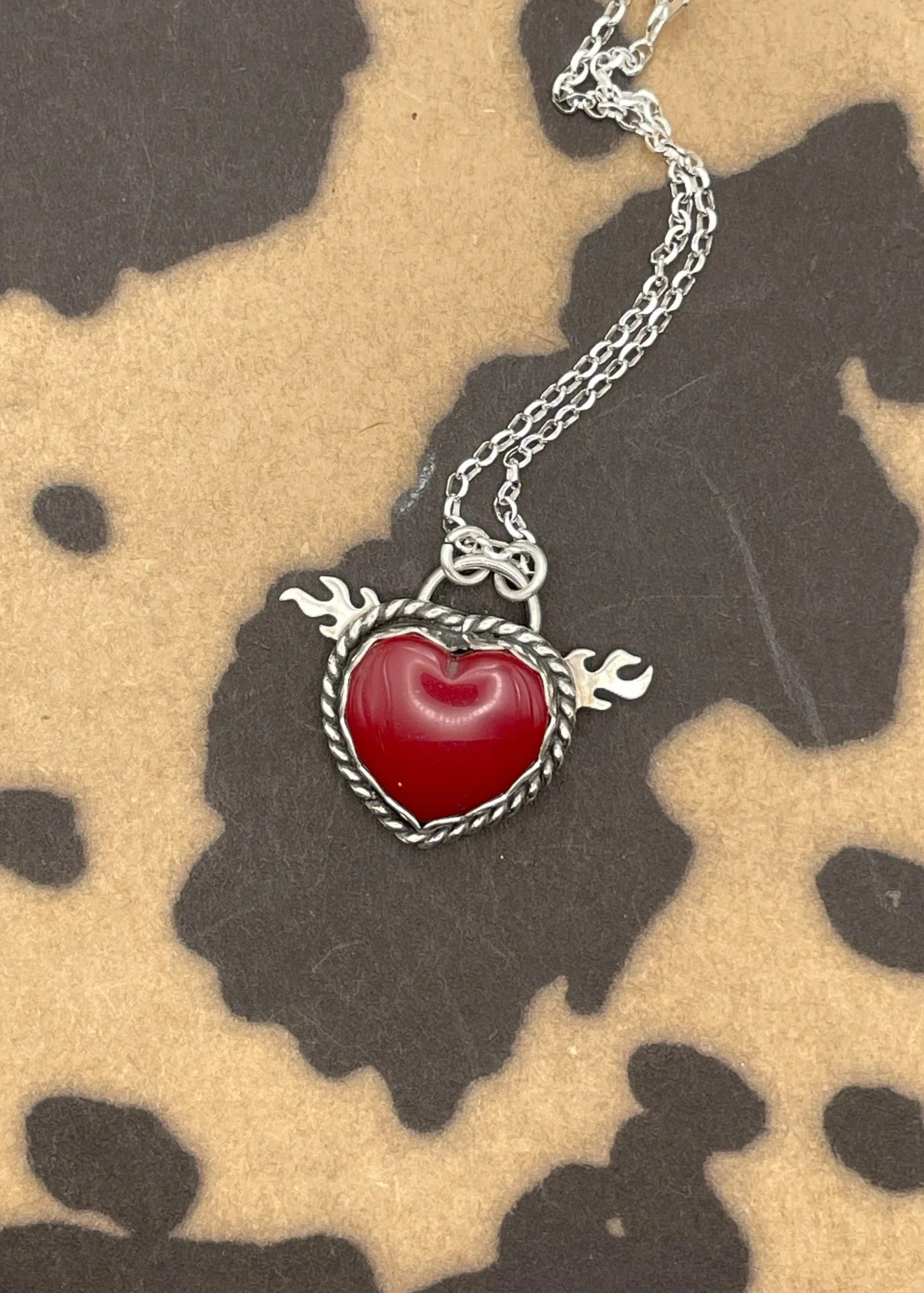 Rosarita Heart with Flame Detail Pendant - Olabens