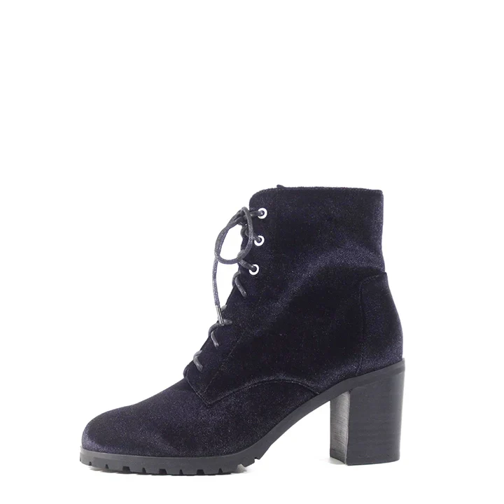 Timothy Velvet Booties - Olabens