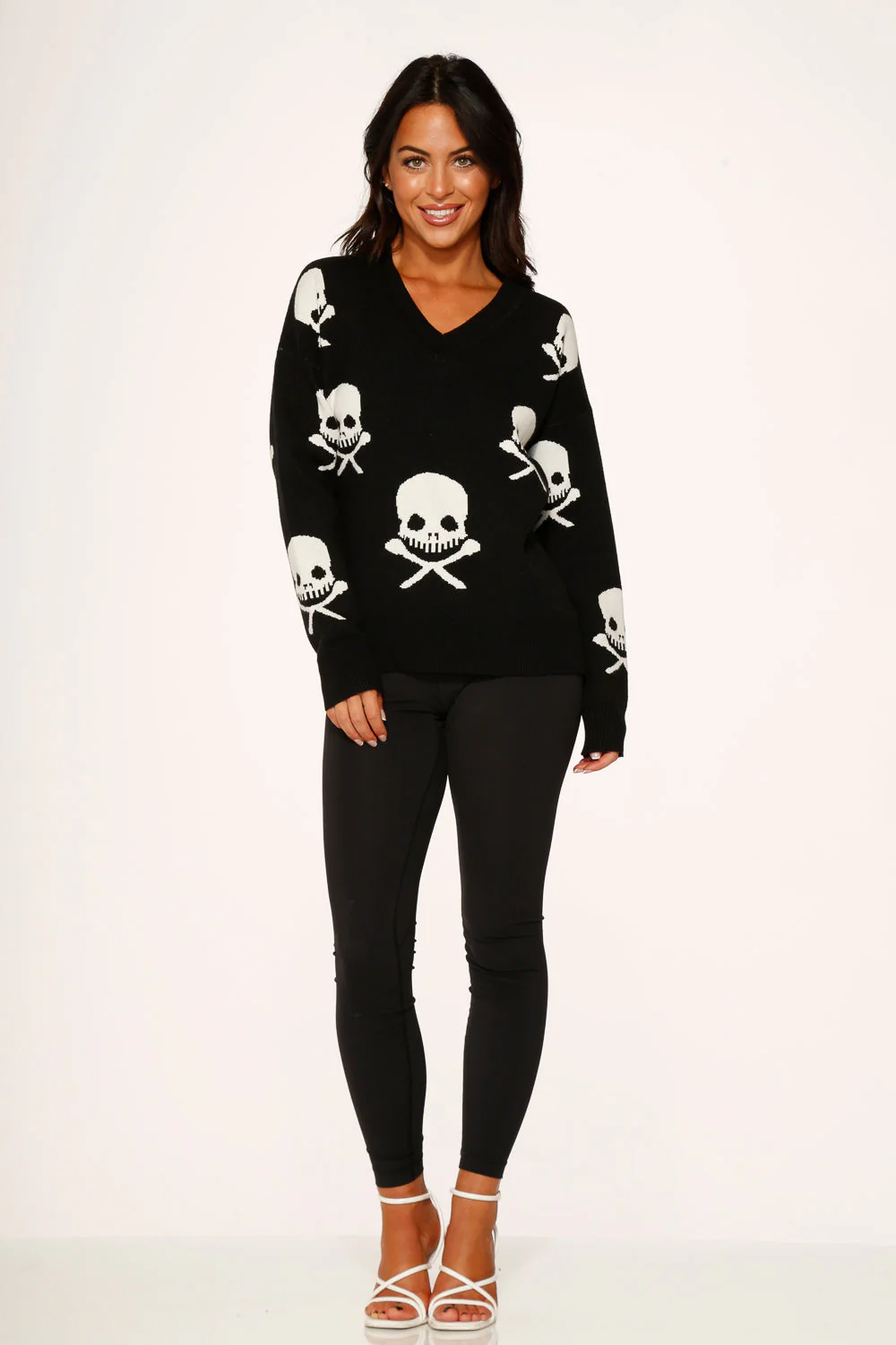 Black Skulls Sweater - Olabens