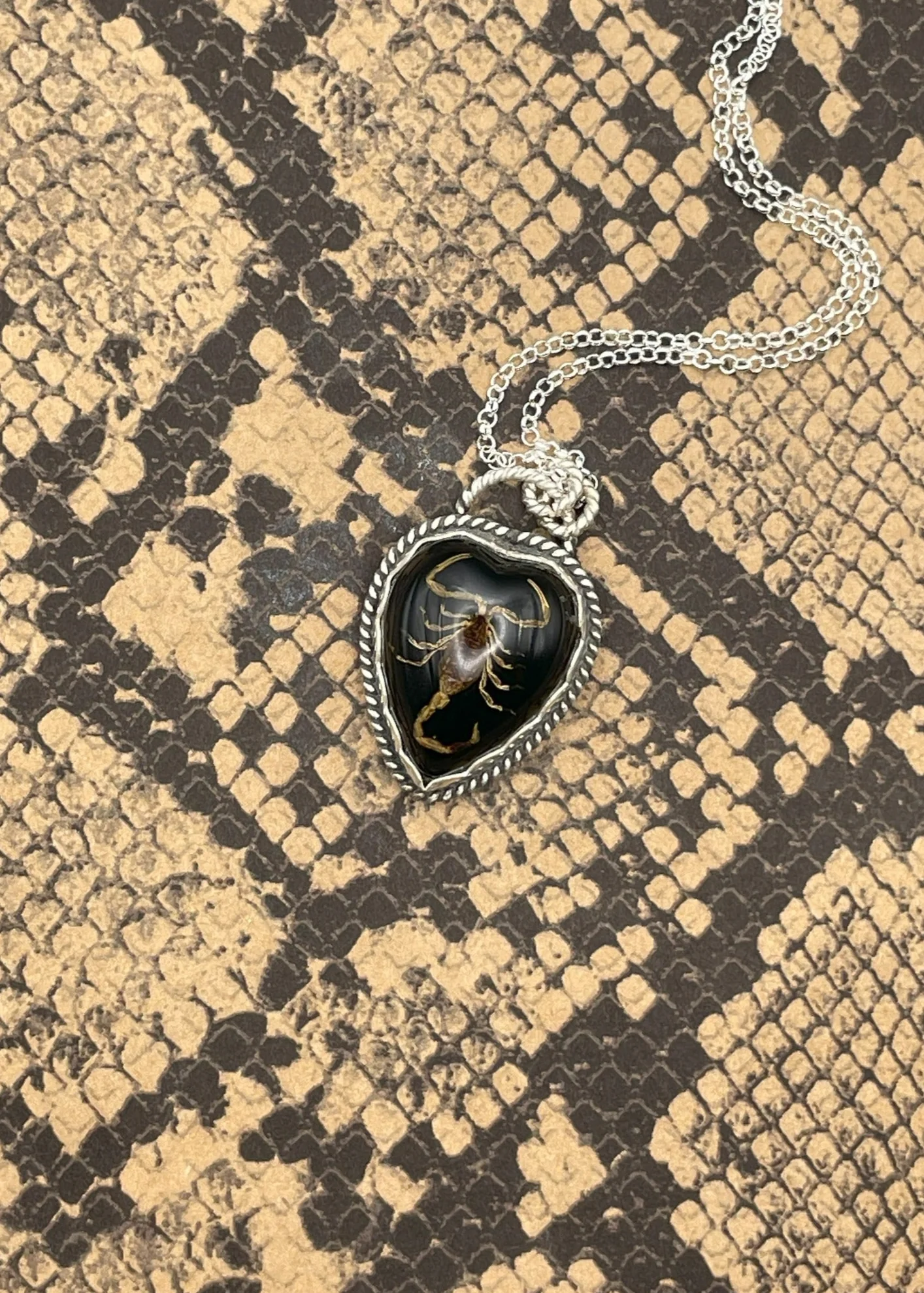 Scorpion Heart Pendant Necklace - Olabens