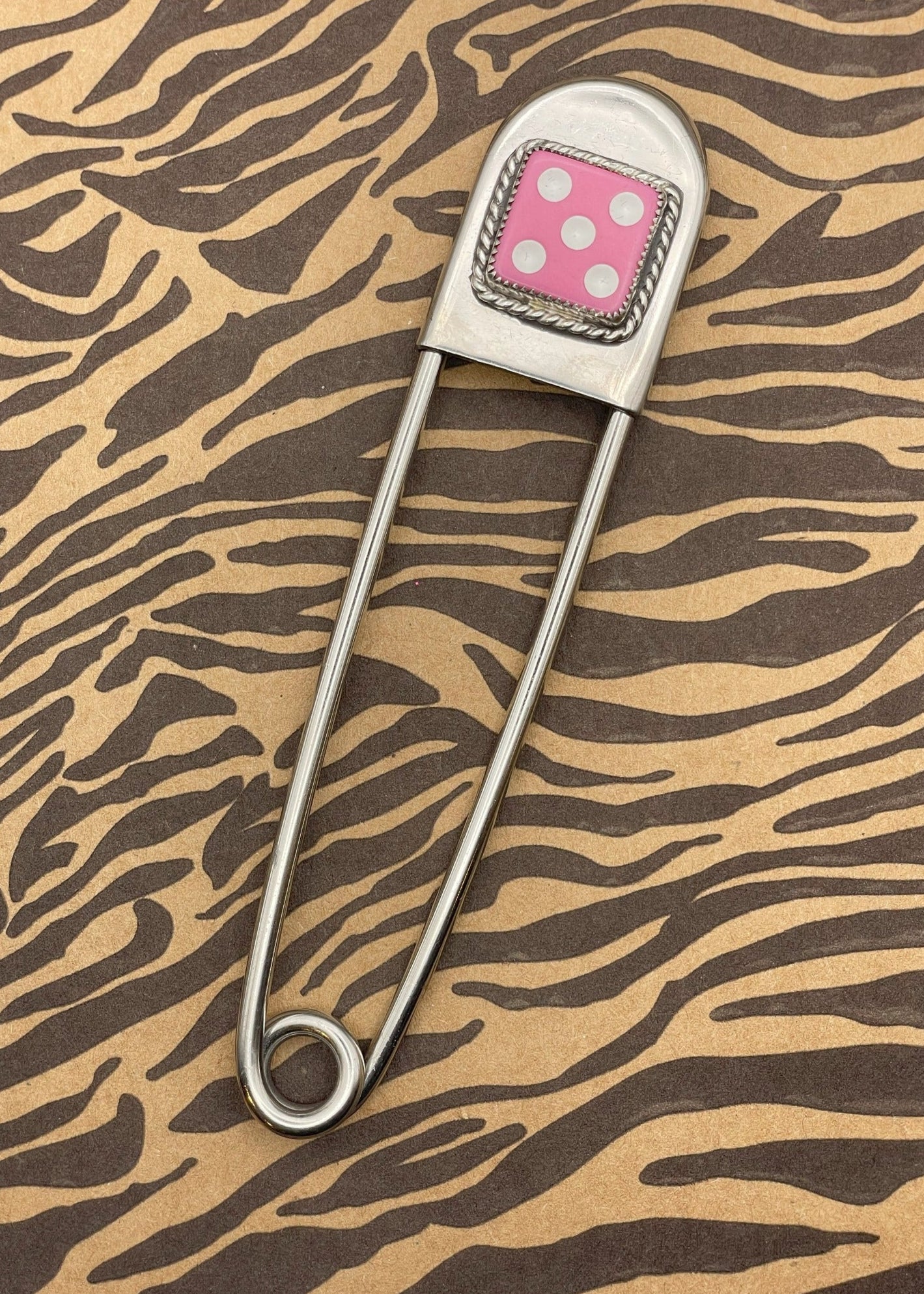 Dice Jumbo Safety Pin Keychain - Olabens