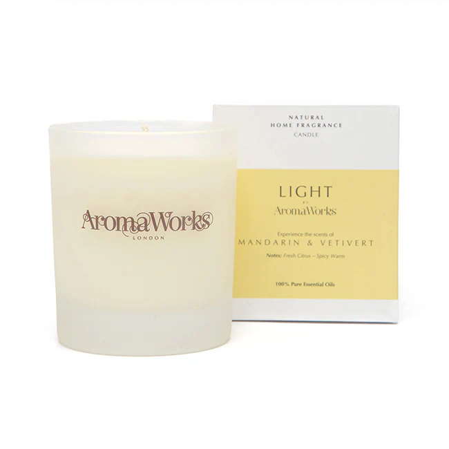 Aromaworks Light Candle - Mandarin and Vetivert by Aromaworks for Unisex - 7.76 oz Candle - Olabens