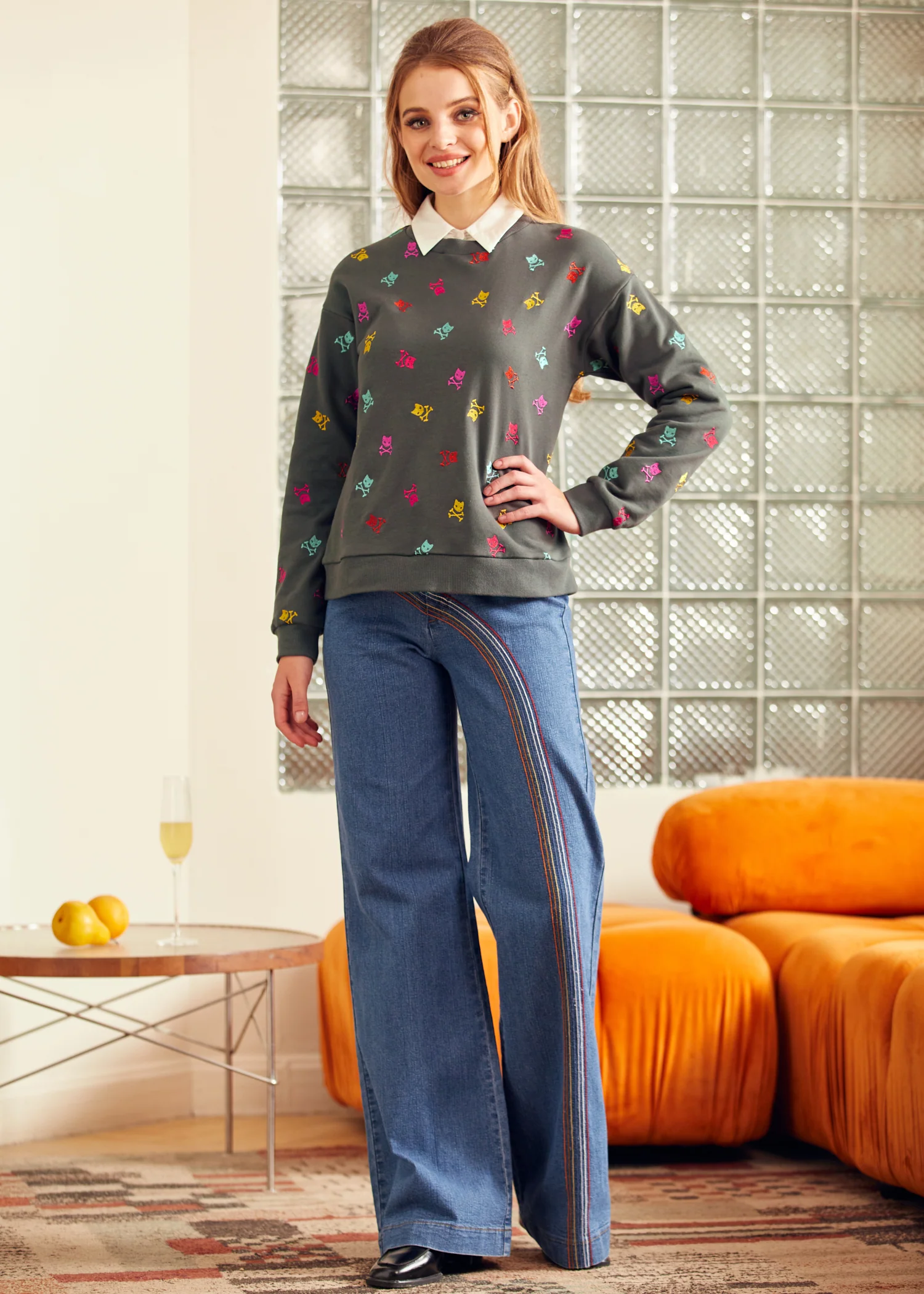 Drive-In Diva Collar Sweatshirt - Olabens
