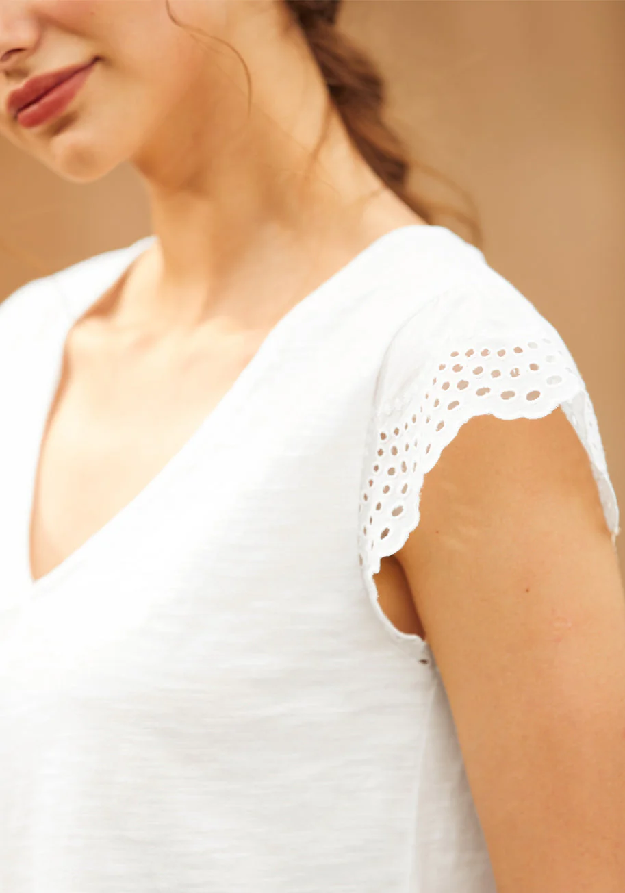 Timeless Eyelet Tee - Olabens