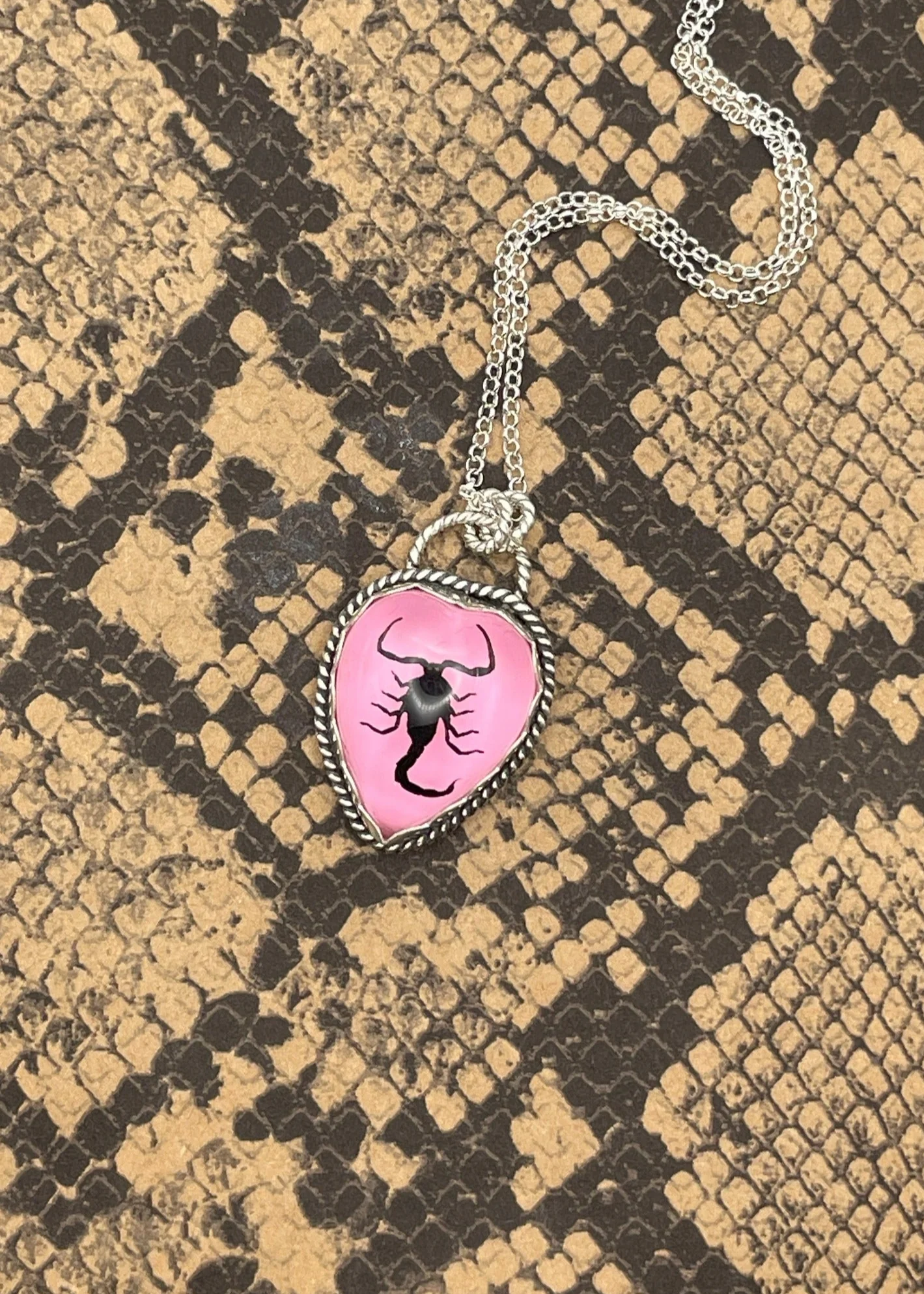 Scorpion Heart Pendant Necklace - Olabens