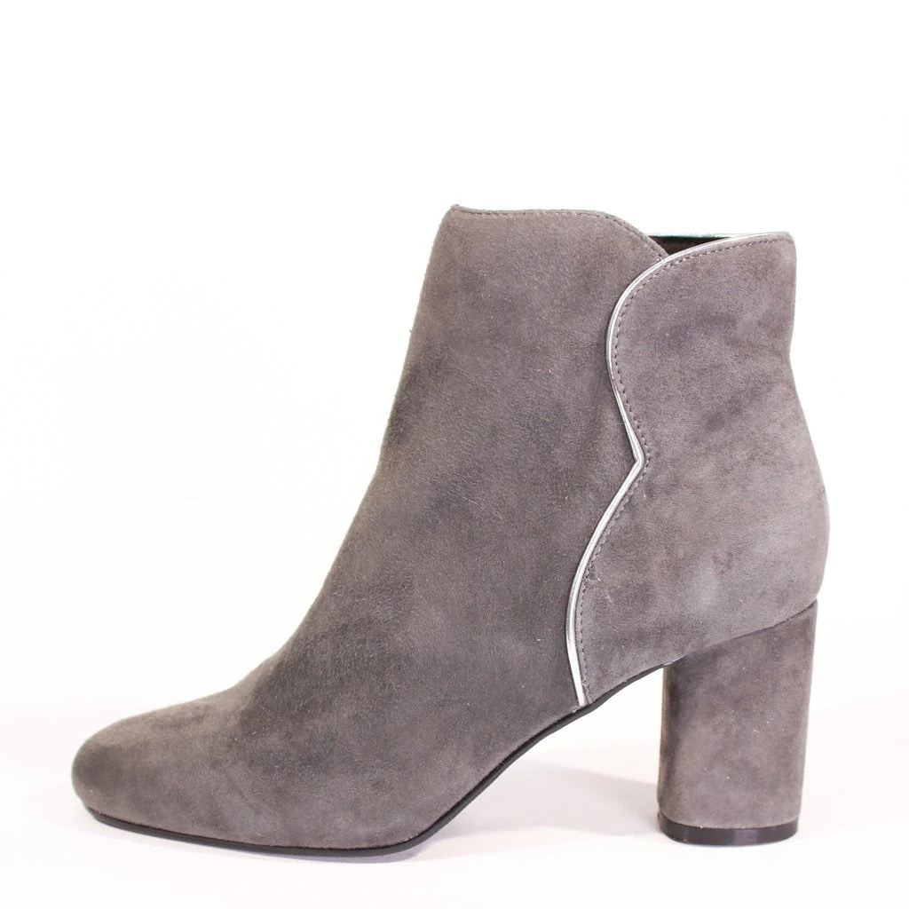 Tatiana Scallop Suede Booties - Olabens