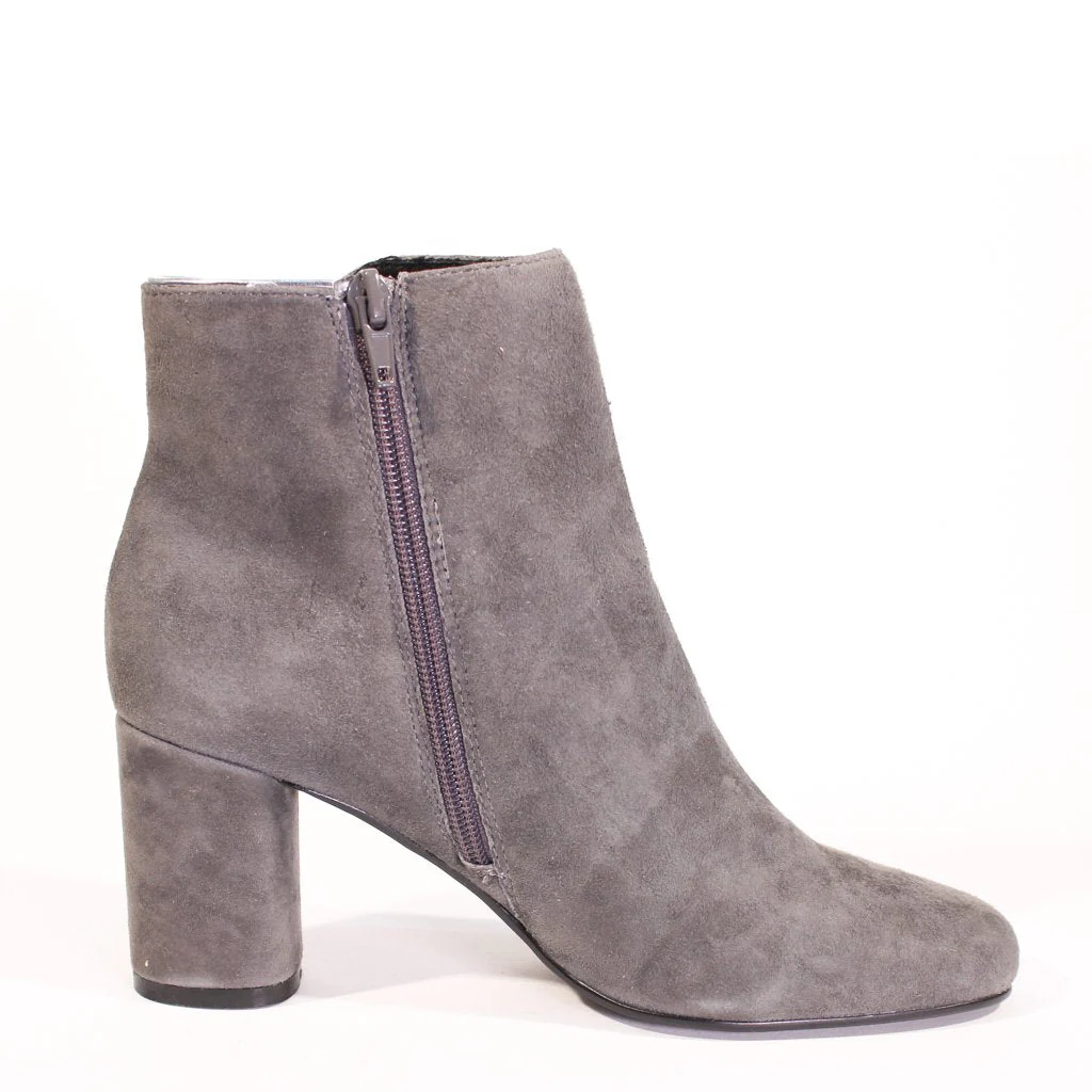 Tatiana Scallop Suede Booties - Olabens