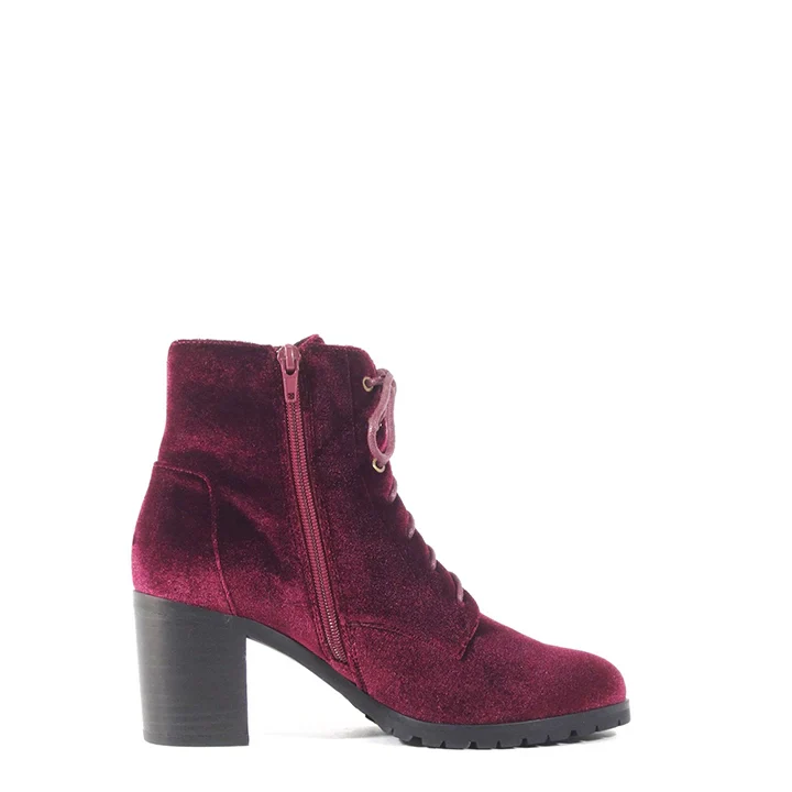 Timothy Velvet Booties - Olabens