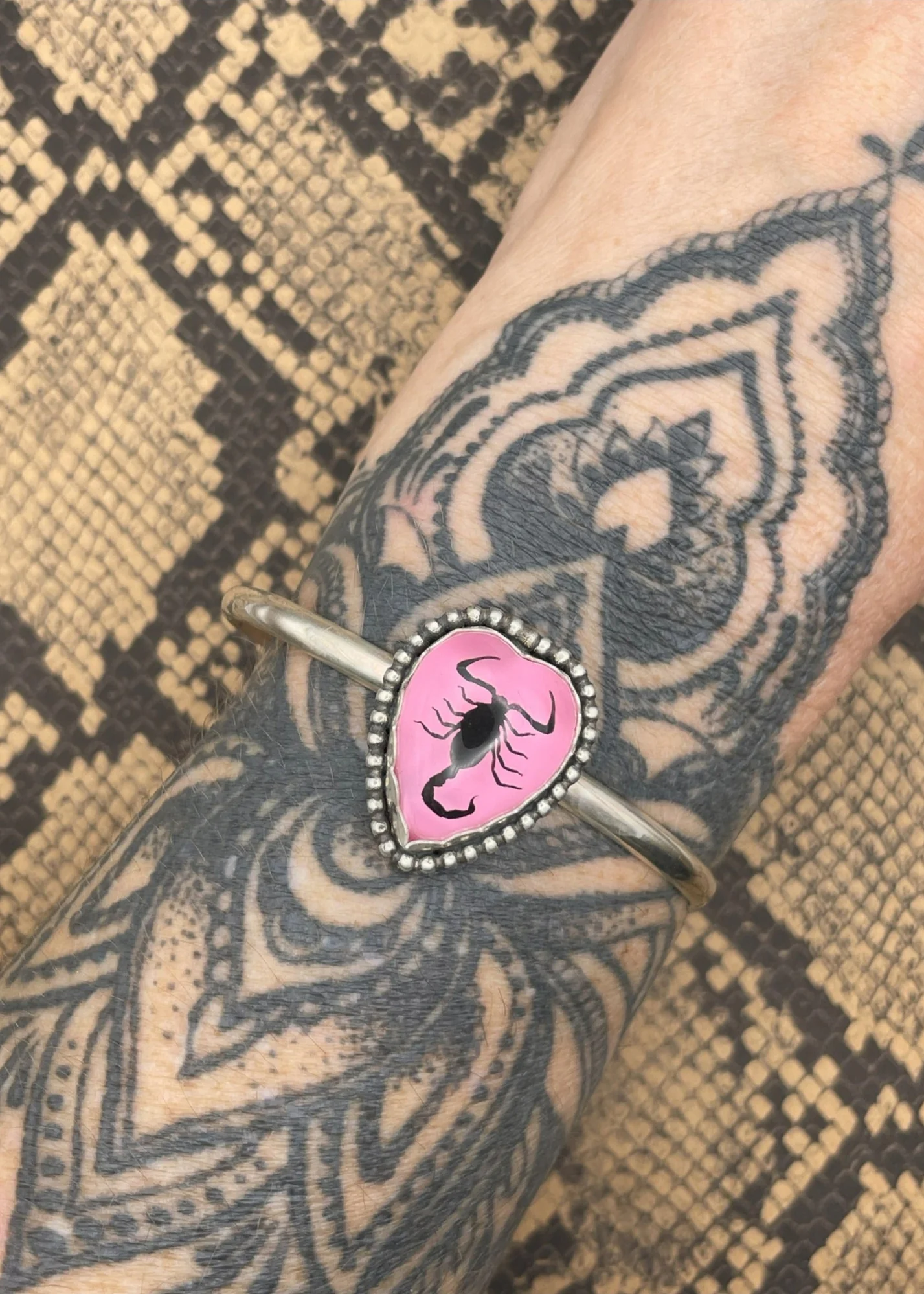 Scorpion Heart Cuff Bracelet - Olabens