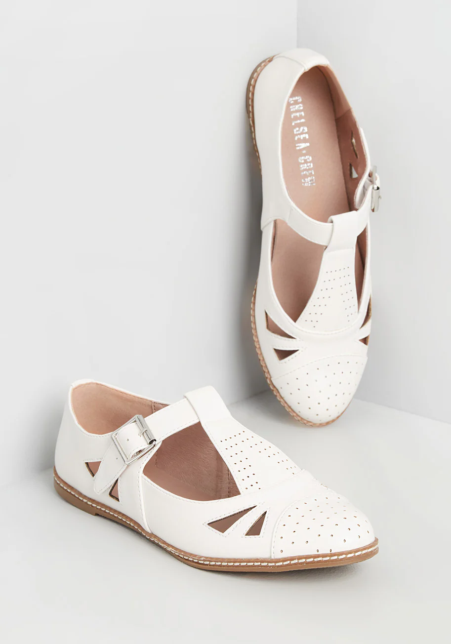 Cut-Out Early T-Strap Flat - Olabens