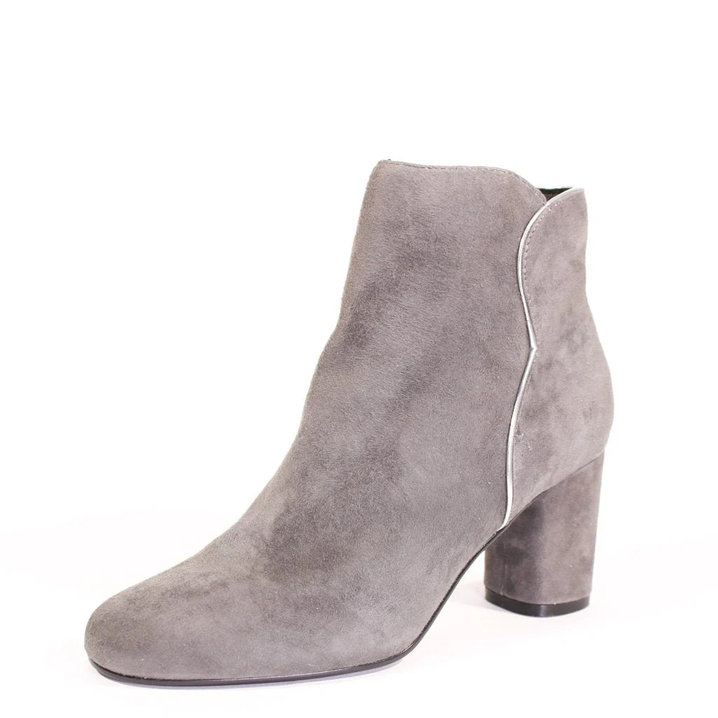 Tatiana Scallop Suede Booties - Olabens