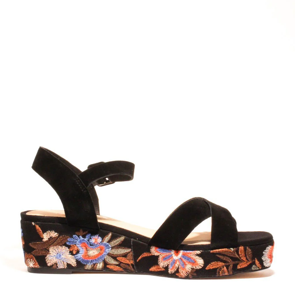 Fancy Embroidered Wedged Sandals - Olabens