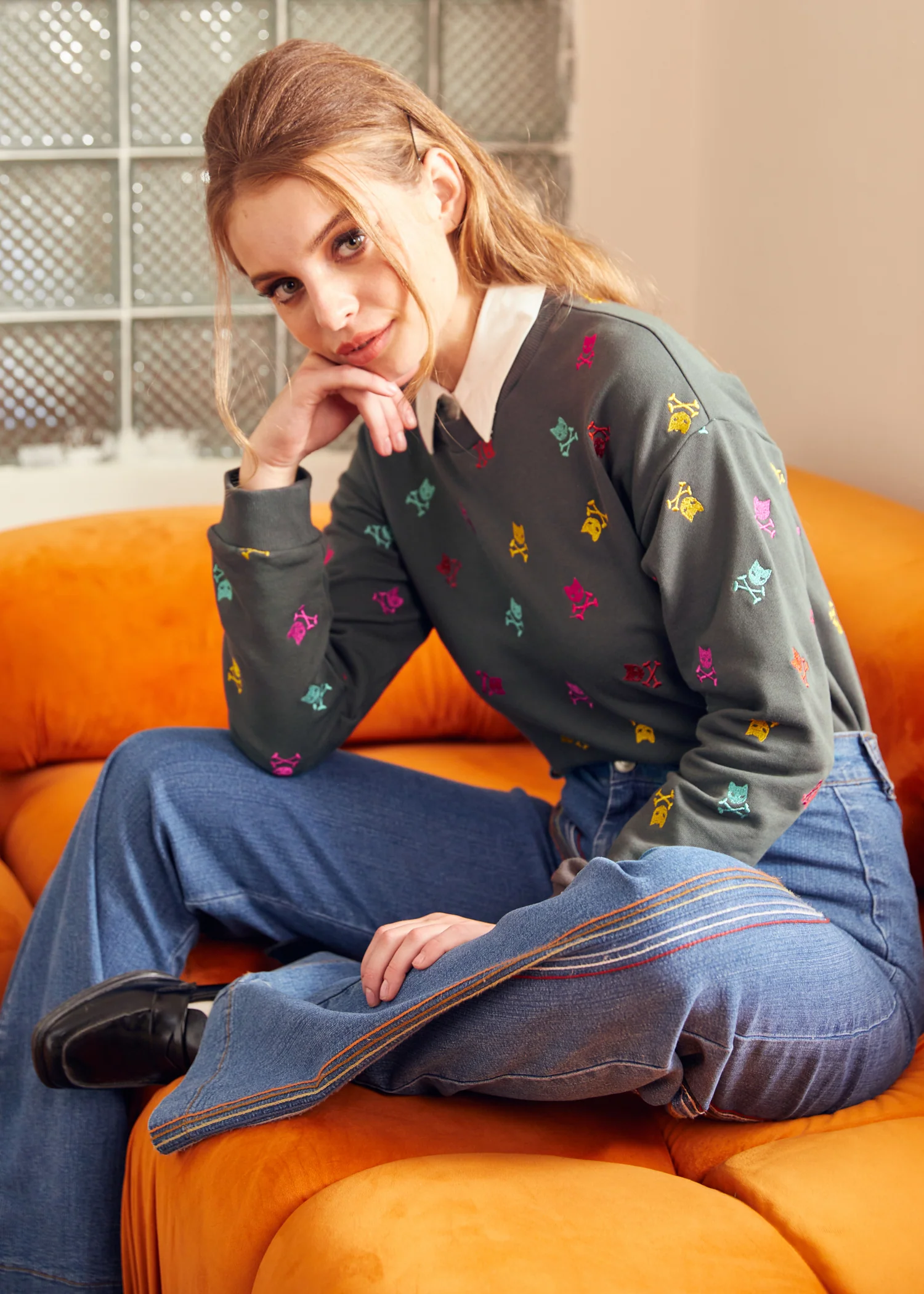Drive-In Diva Collar Sweatshirt - Olabens