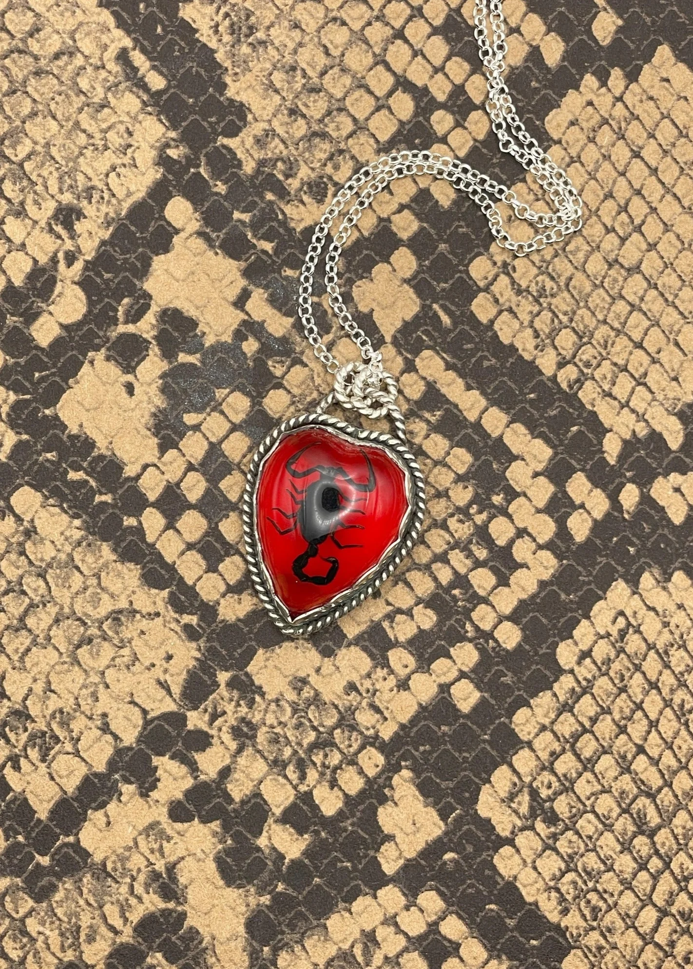 Scorpion Heart Pendant Necklace - Olabens