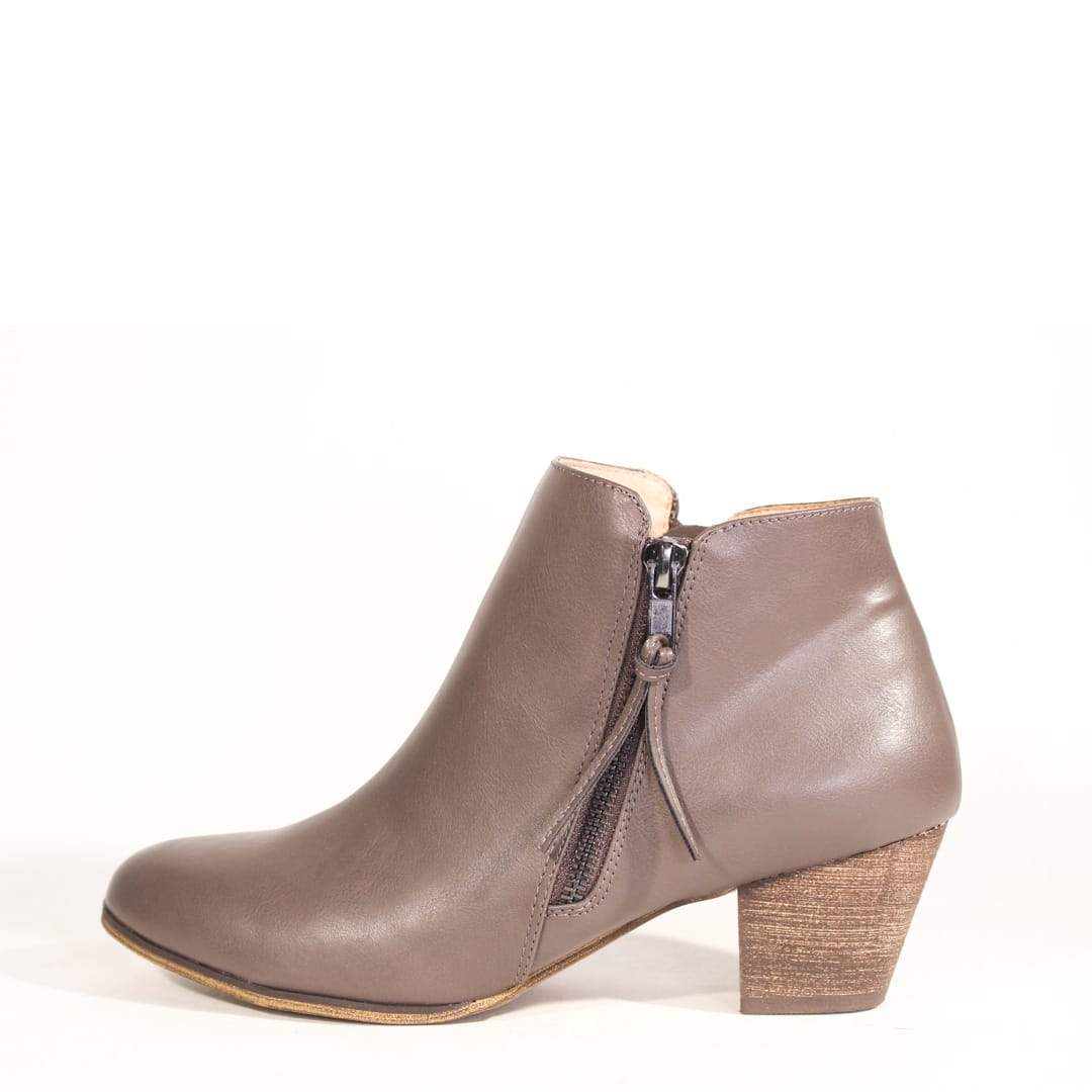 Logan Western Booties - Olabens
