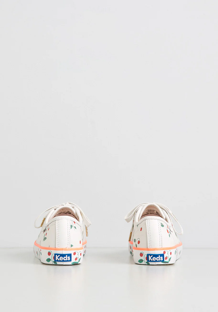 Sweet Baby Strawberries Sneaker - Olabens