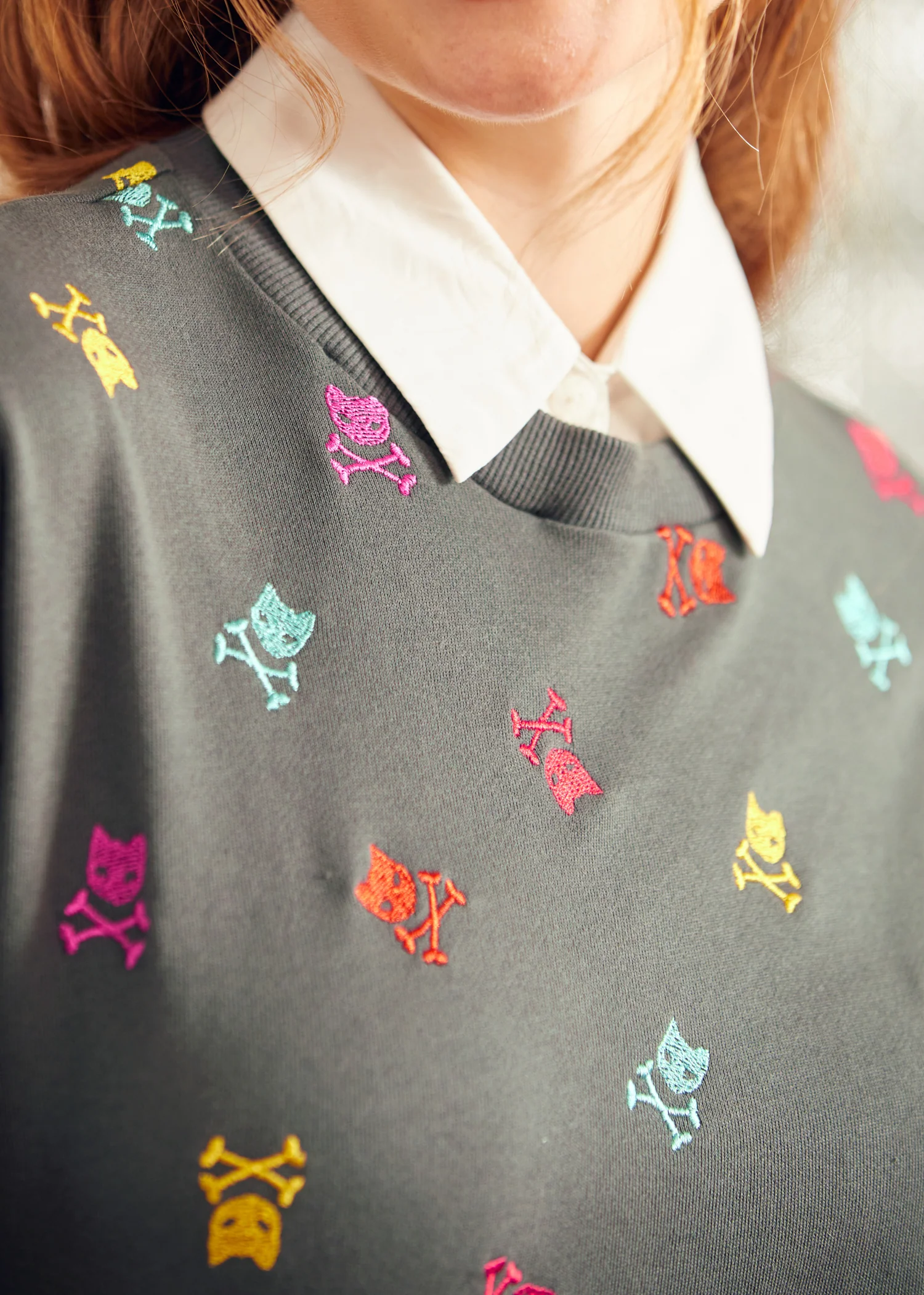 Drive-In Diva Collar Sweatshirt - Olabens