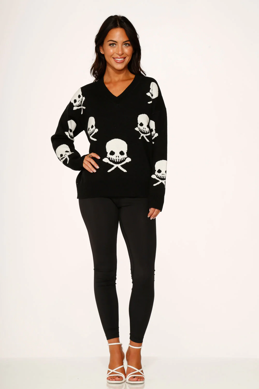Black Skulls Sweater - Olabens