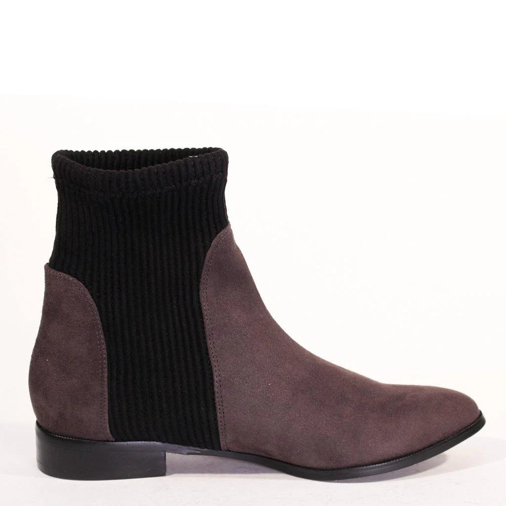 Davina Suede Chelsea Boots - Olabens