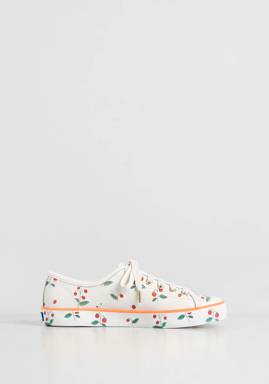 Sweet Baby Strawberries Sneaker - Olabens