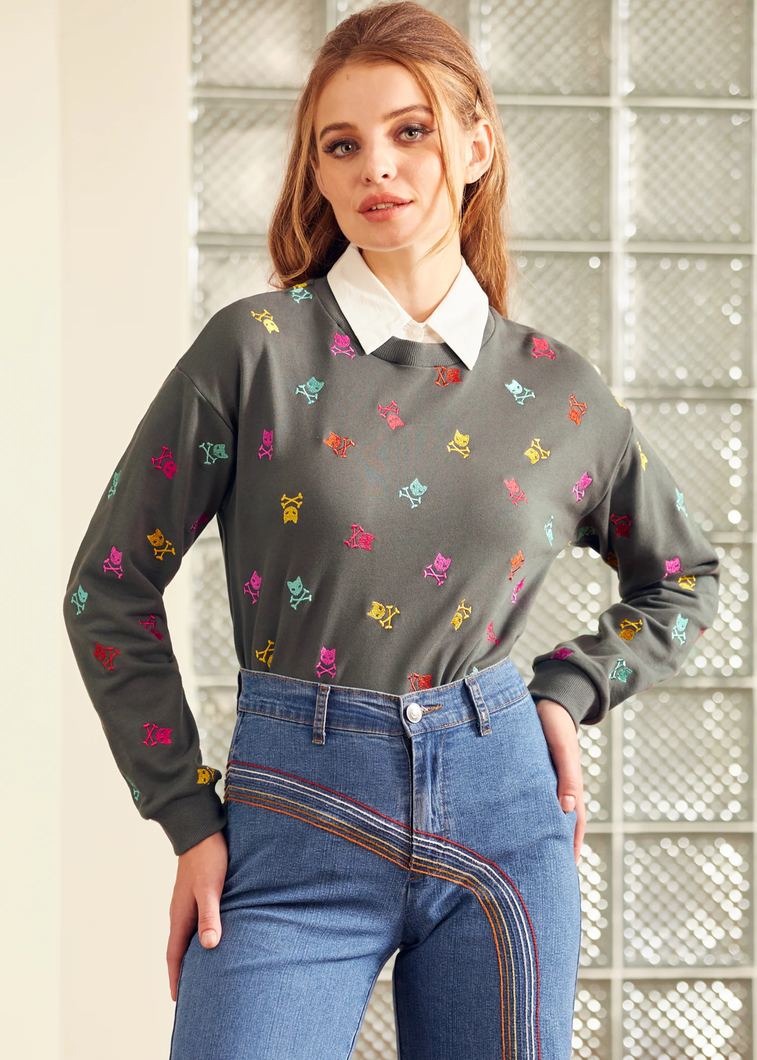 Drive-In Diva Collar Sweatshirt - Olabens