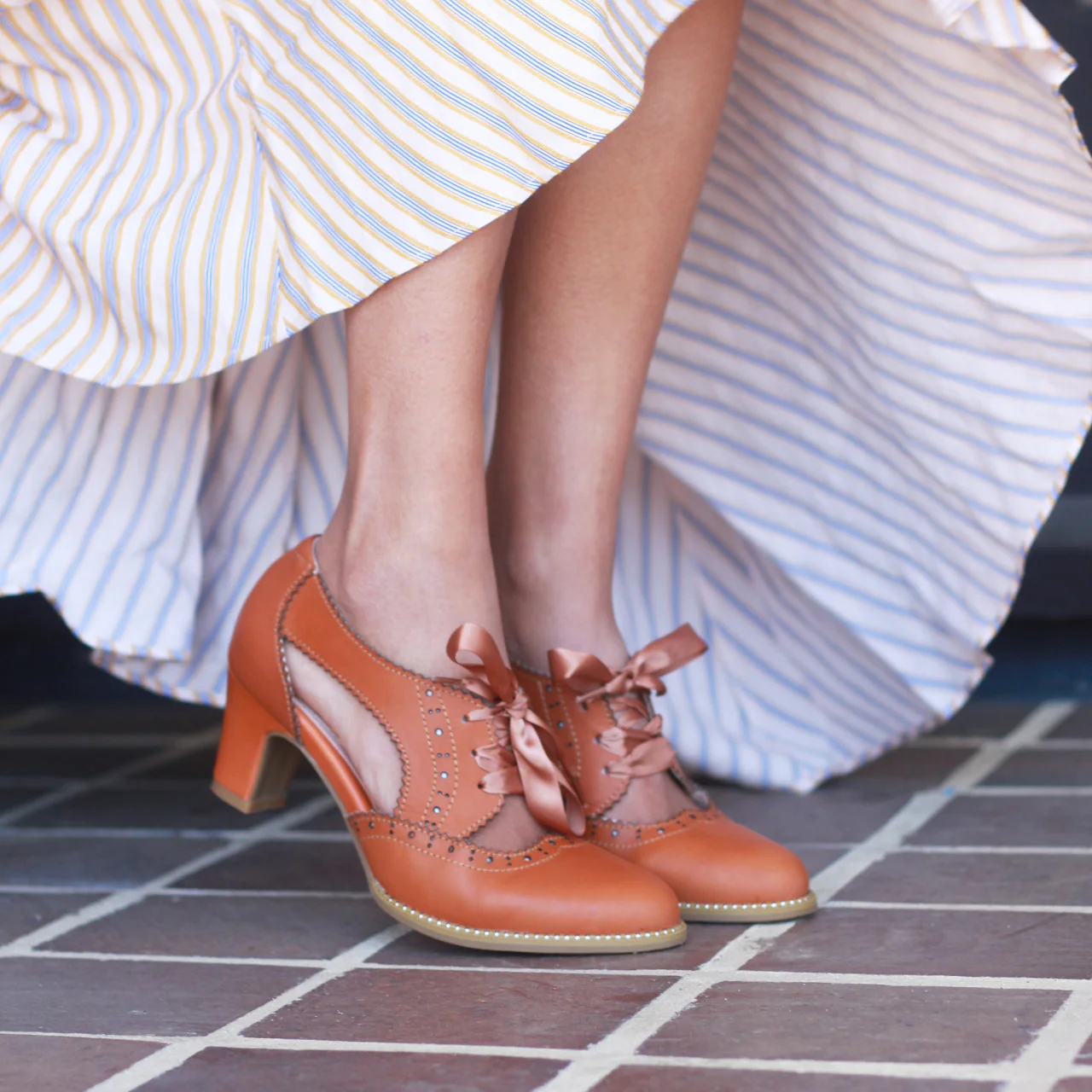 Donna Vintage Lace-Up Heels - Olabens