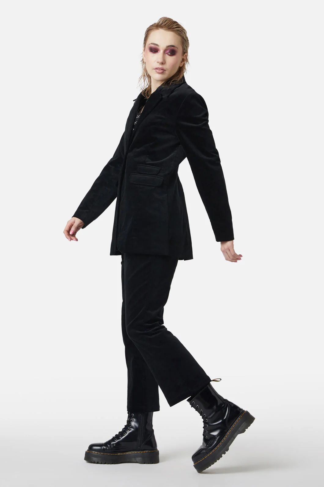 At The Alter Velvet Blazer - Olabens