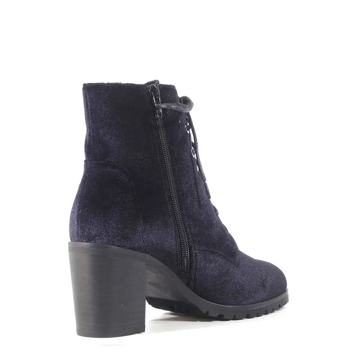 Timothy Velvet Booties - Olabens