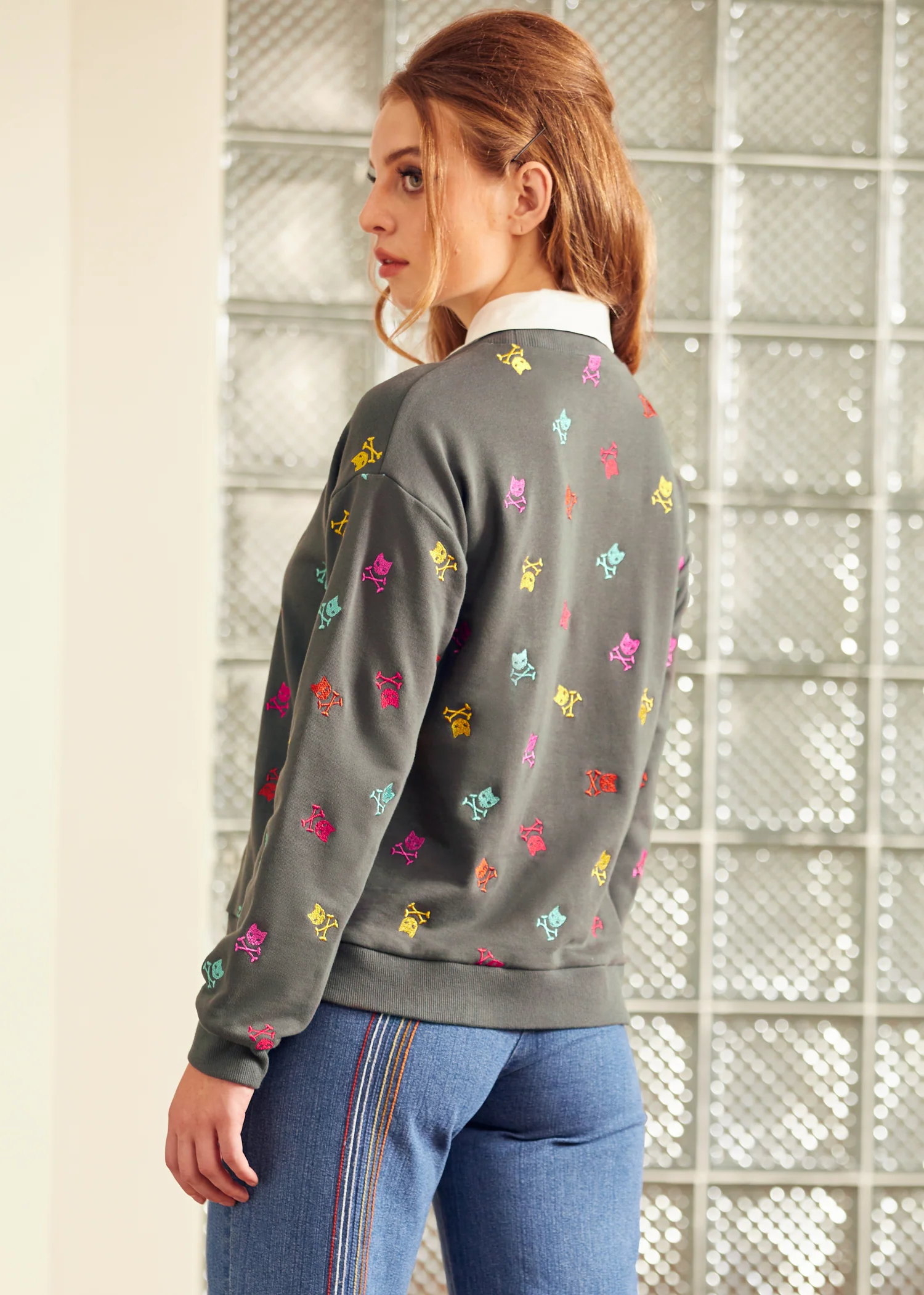 Drive-In Diva Collar Sweatshirt - Olabens